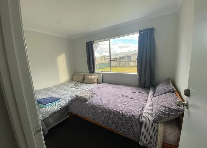 3 Bedroom House, 95 Aquirus Drive, Ferienhaus