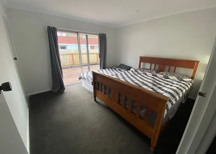 3 Bedroom House, 95 Aquirus Drive, Ferienhaus *