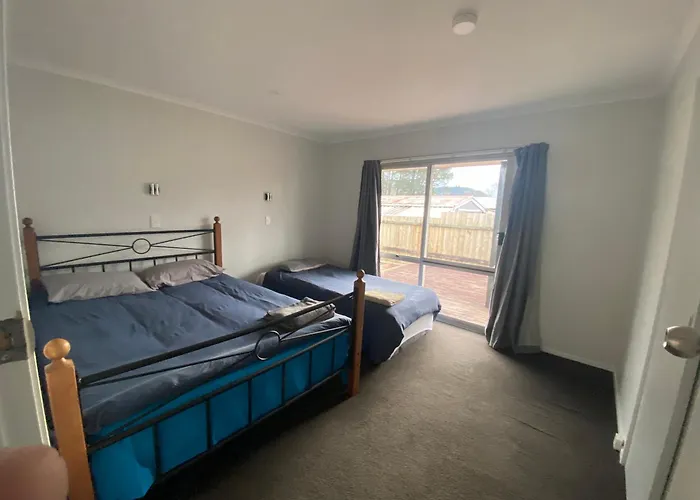 3 Bedroom House, 95 Aquirus Drive, Ferienhaus