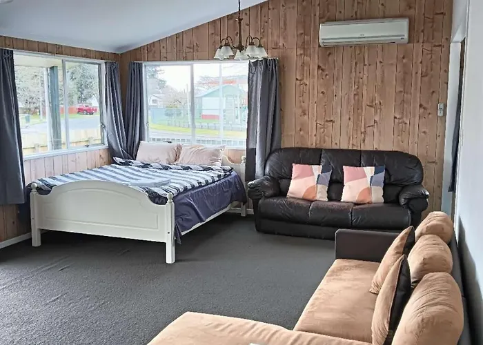 Holiday home 3 Bedroom House, 95 Aquirus Drive, *